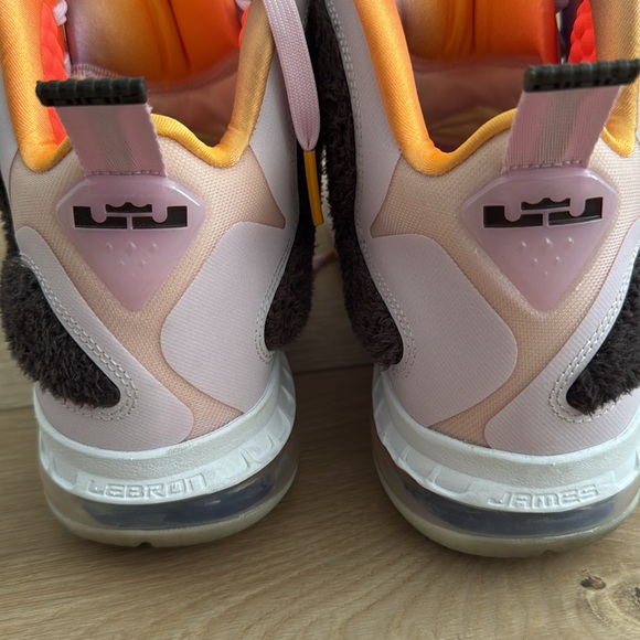 NIKE LEBRON 9 “KING OF LA” 2022 SNEAKERS - Picture 9 of 11